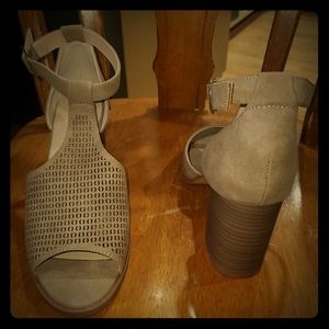 Restricted women's shoes